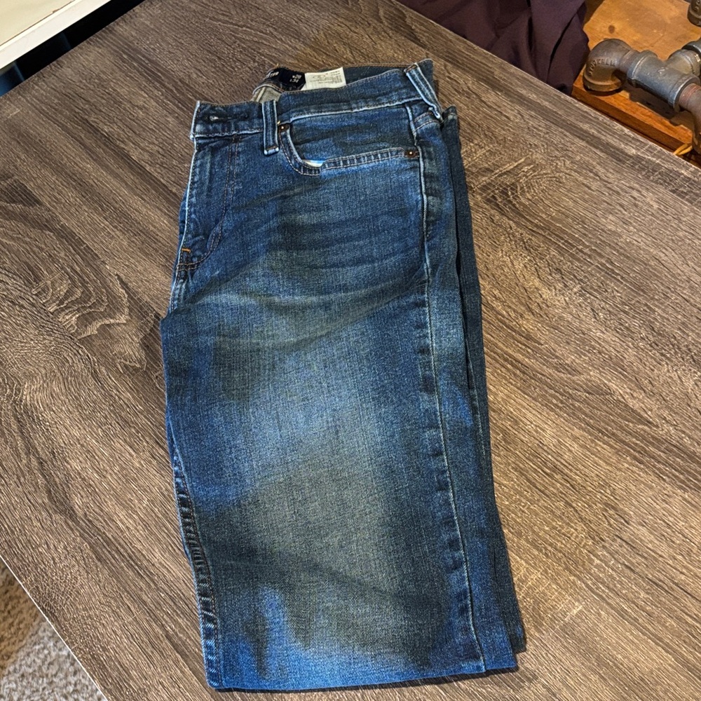 Hollister Dark Wash Straight Jeans 28x34.